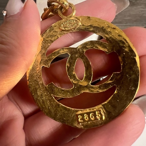 RARE! Chanel Vintage XL Gold Chanel Paris CC Logo Dangle Clip On Earrings - Picture 4 of 9